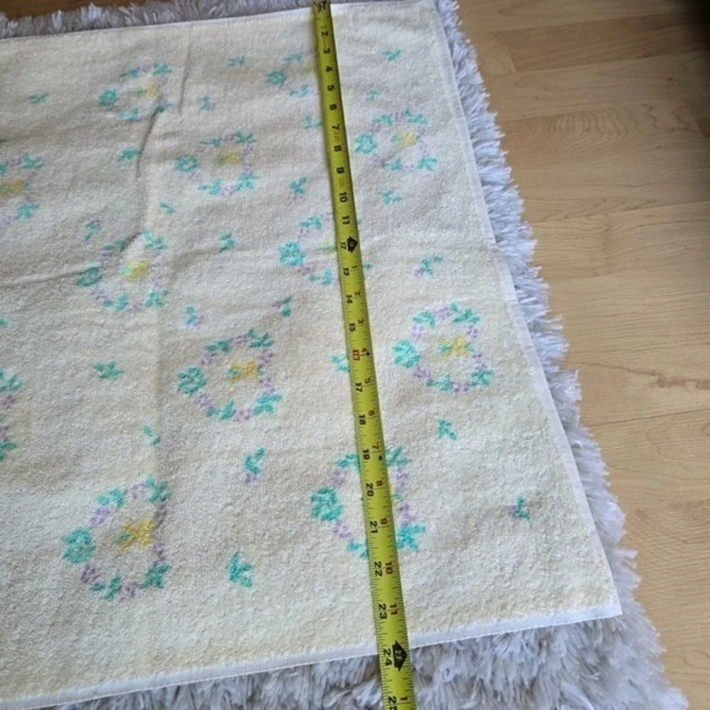 Vintage DUNDEE Bath and Hand Towel Yellow Heart‎ Print